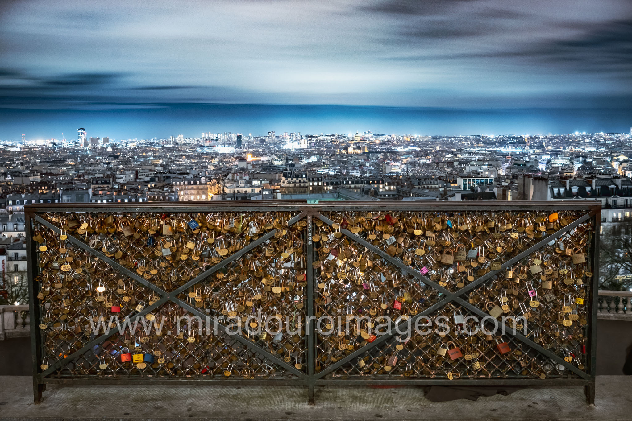 @ Sacré-Cœur</br>f5:6 &spades; 28mm &diams; 1/30s &clubs; ISO 640 &hearts; &copy; OS.