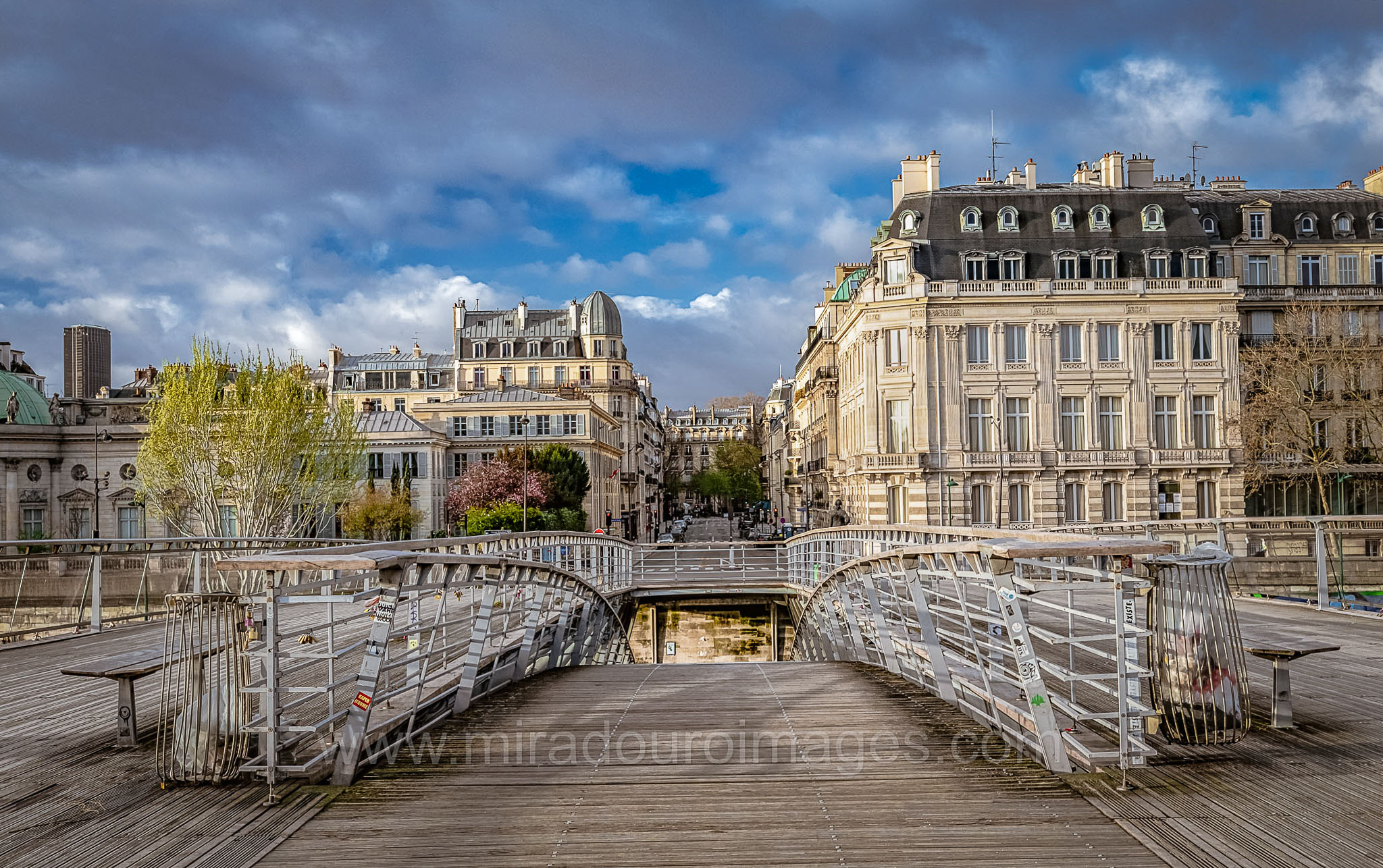 @ Passerelle Léopold-Sédar-Senghor, paris