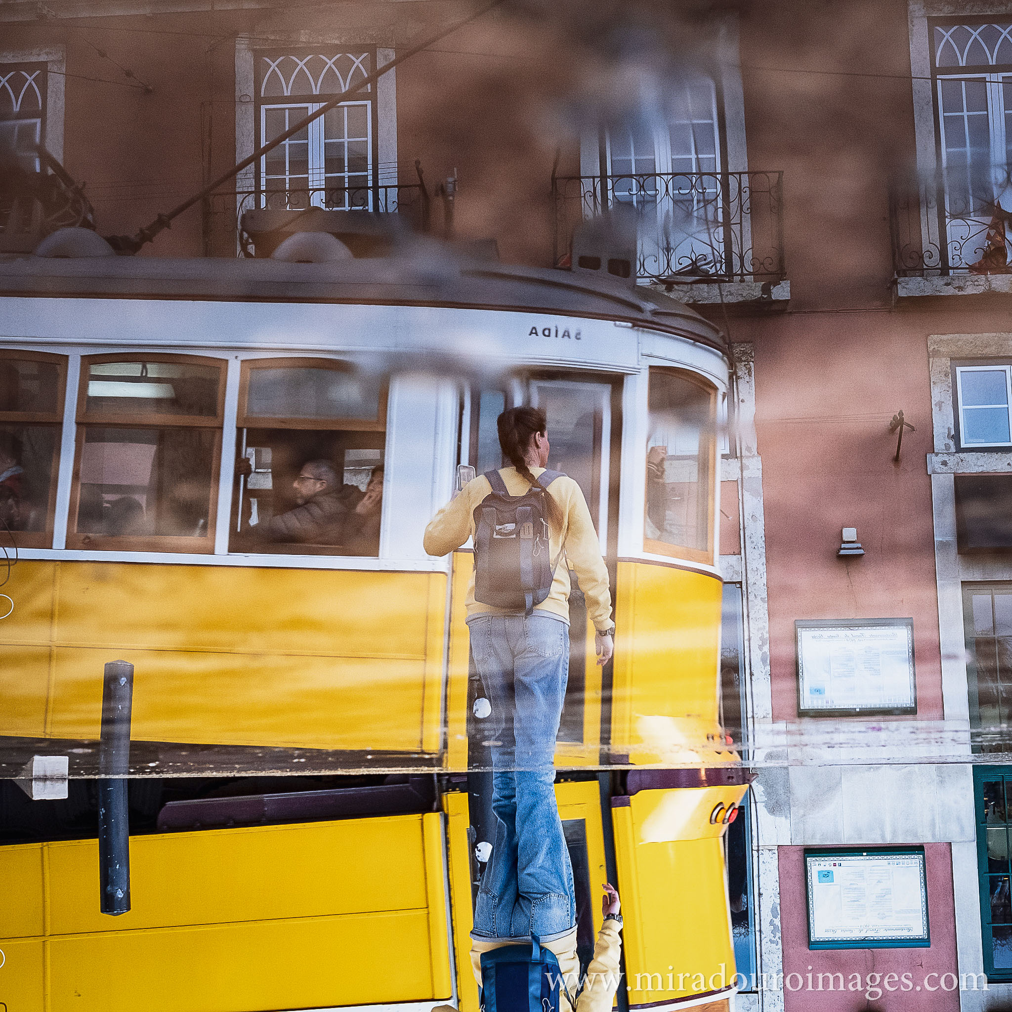 lisboa<br/>f5 &spades; 28mm &diams; 1/250s &clubs; ISO 2000  &hearts; &copy; OS.