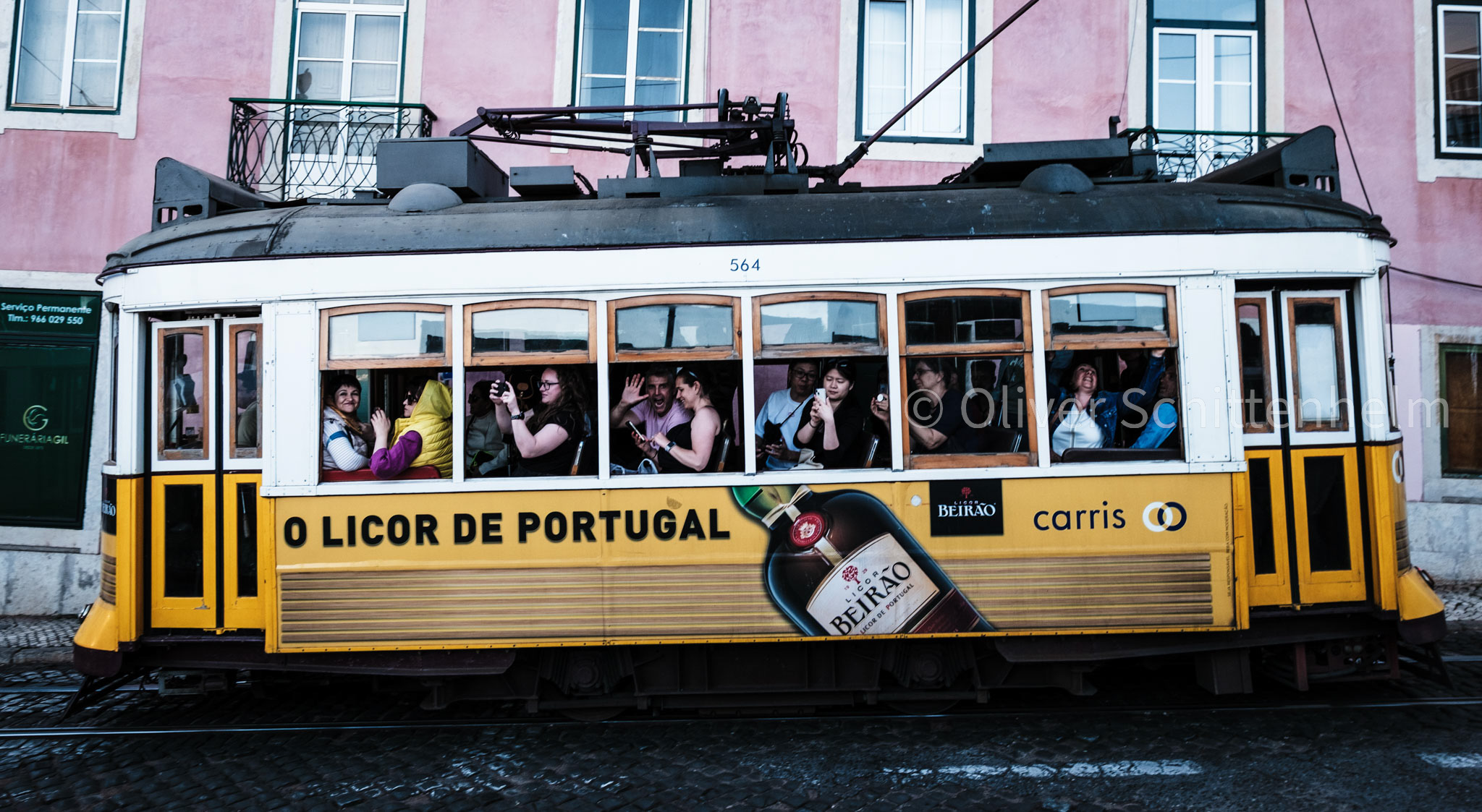 "life´s a tram"<br/>f5.6 &spades; 28mm &diams; 1/140s &clubs; ISO 320  &hearts; &copy; OS.