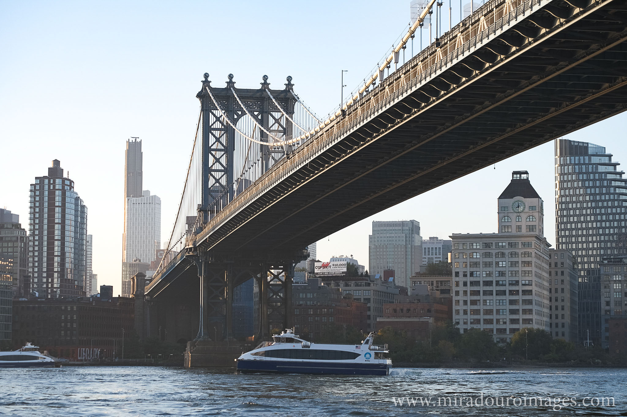 @ east river manhattan bridge<br/>f4.5 &spades; 44mm &diams; 1/320s &clubs; ISO 160 -⅓ EV &hearts; &copy; OS.